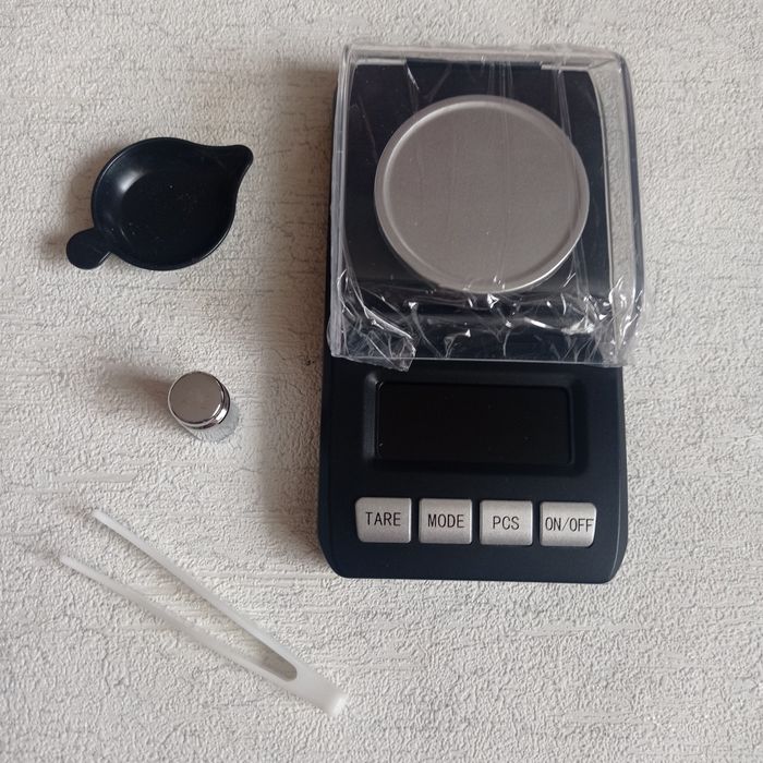 Весы ювелирные точность 0.001 до 20 грамм