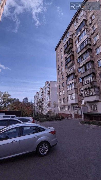 Продам 2к квартиру Печерськ метро Палац України