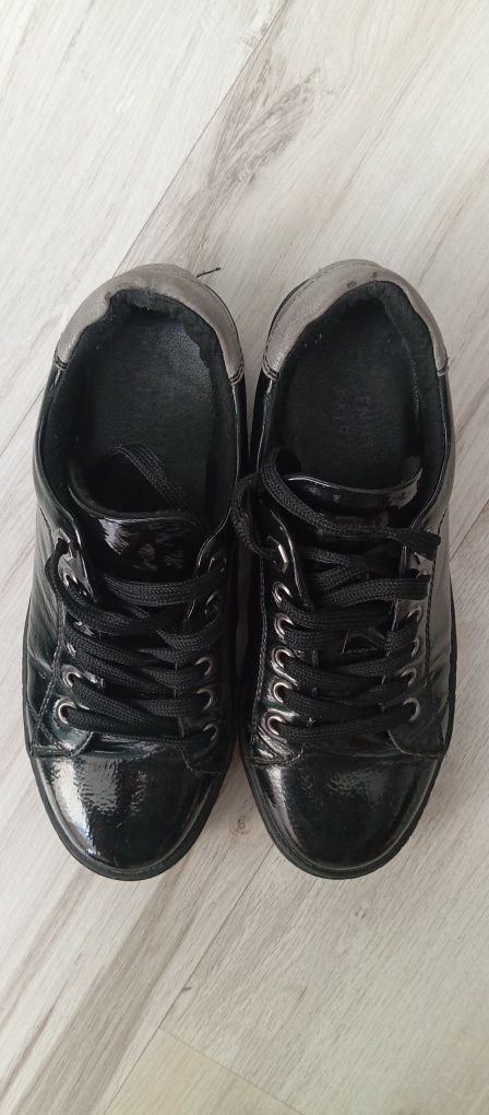 Trampki czarne lakierowane damskie rozm.37