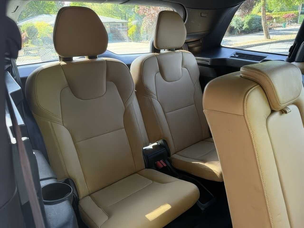2017 Volvo XC90 T6 Momentum