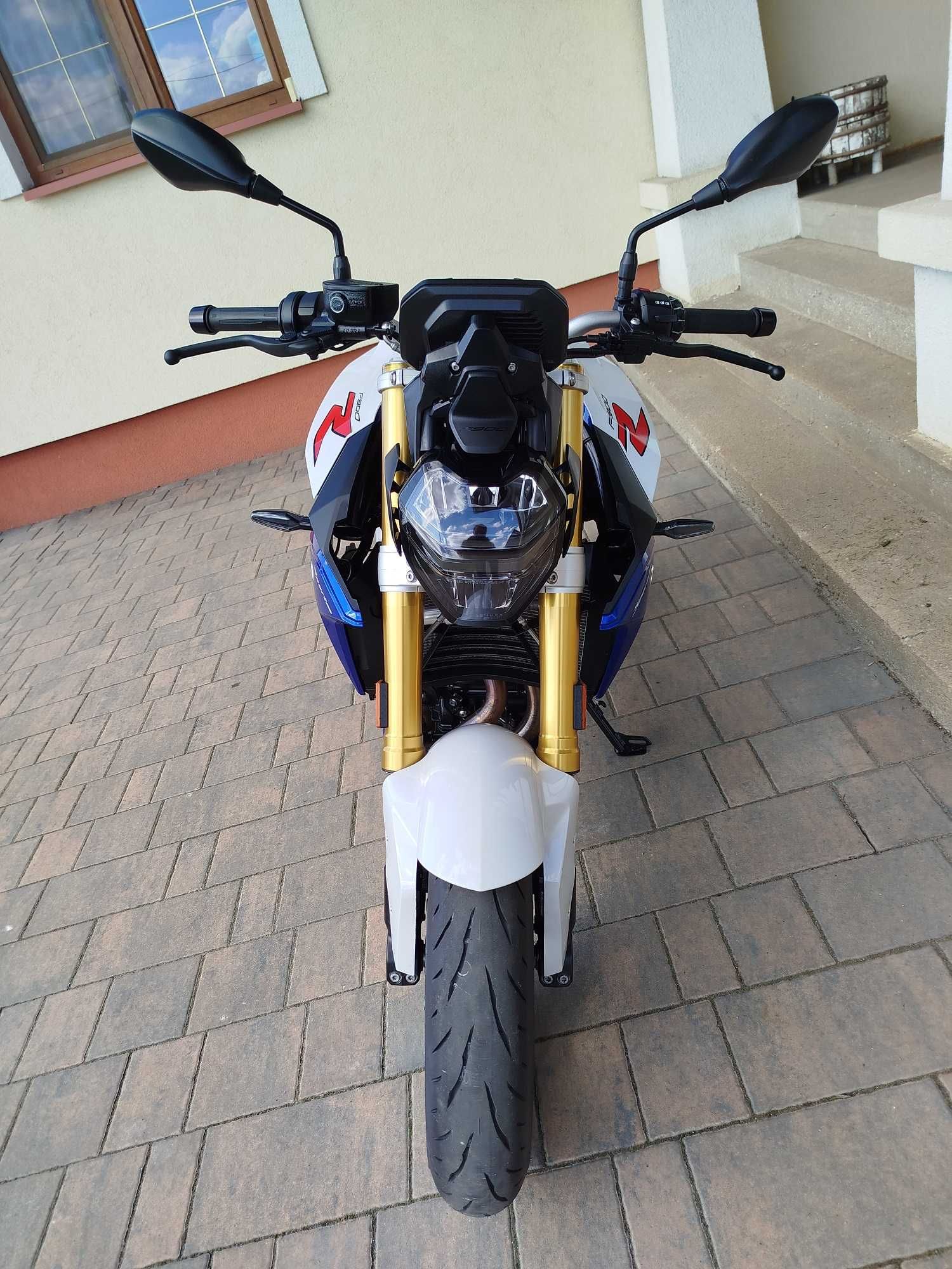 BMW F900 R, rok 2022