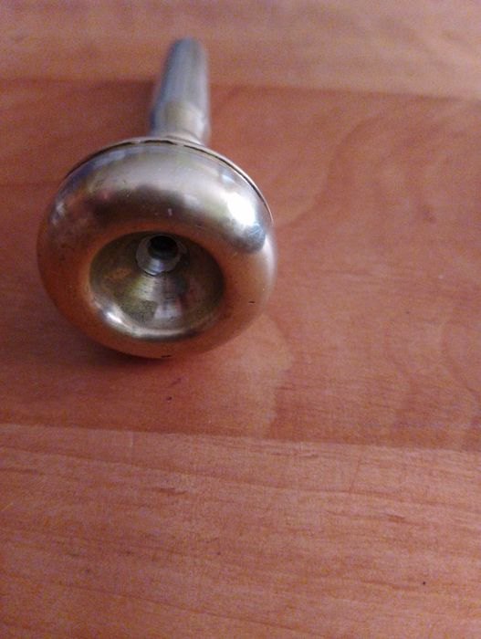 Ustnik do trąbki mosiądz ,płytki,wygodny