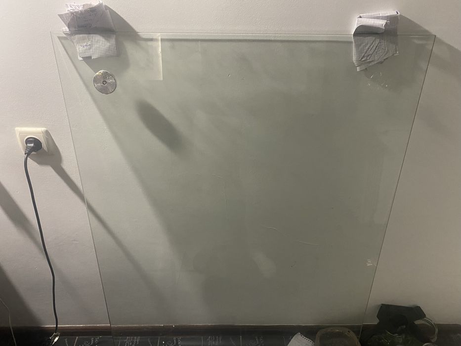 Продам стеклянный стол 80 на 120