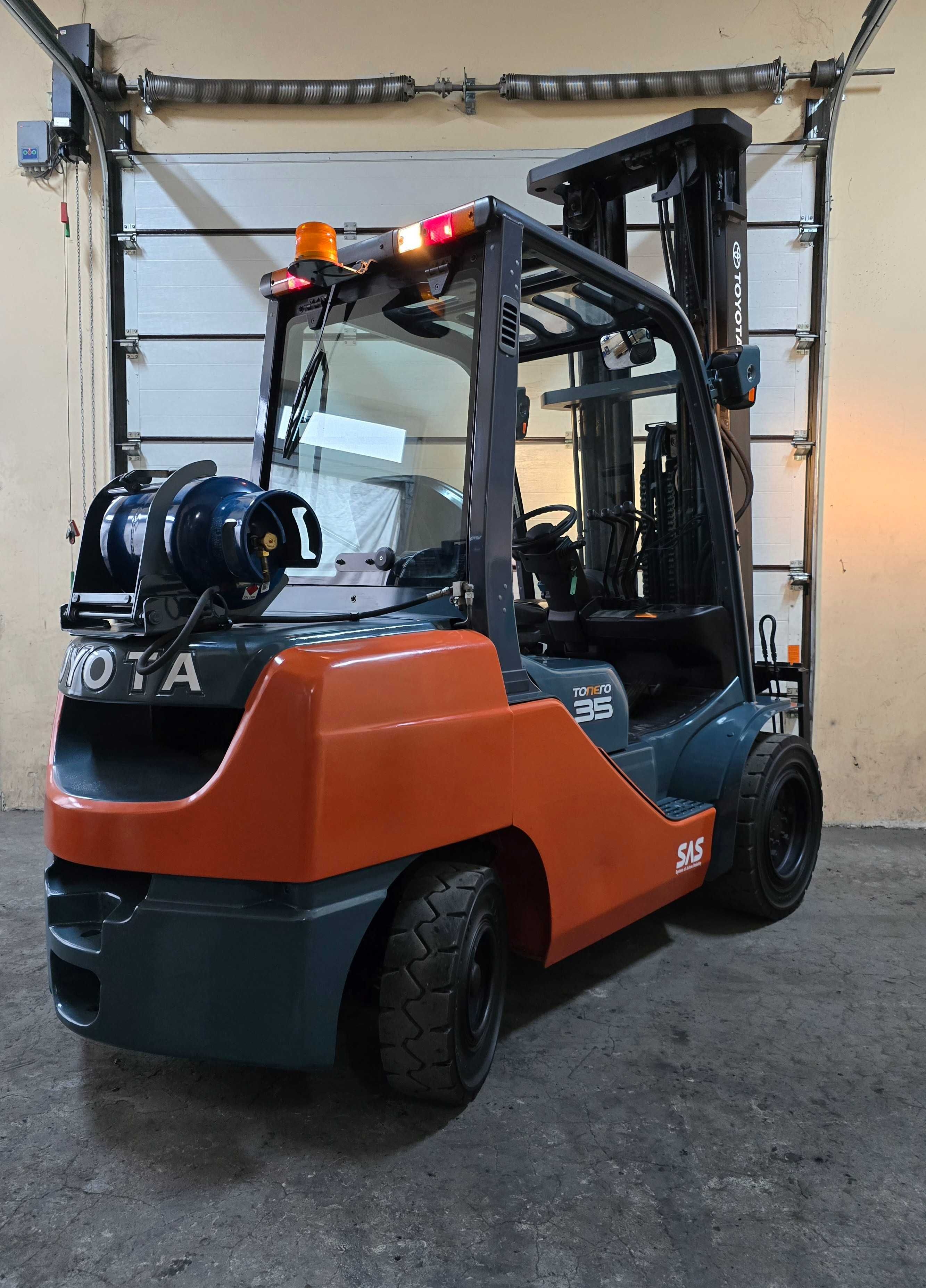 Навантажувач вилковий, газовий Toyota 3,5 тонн на 5.5 метра