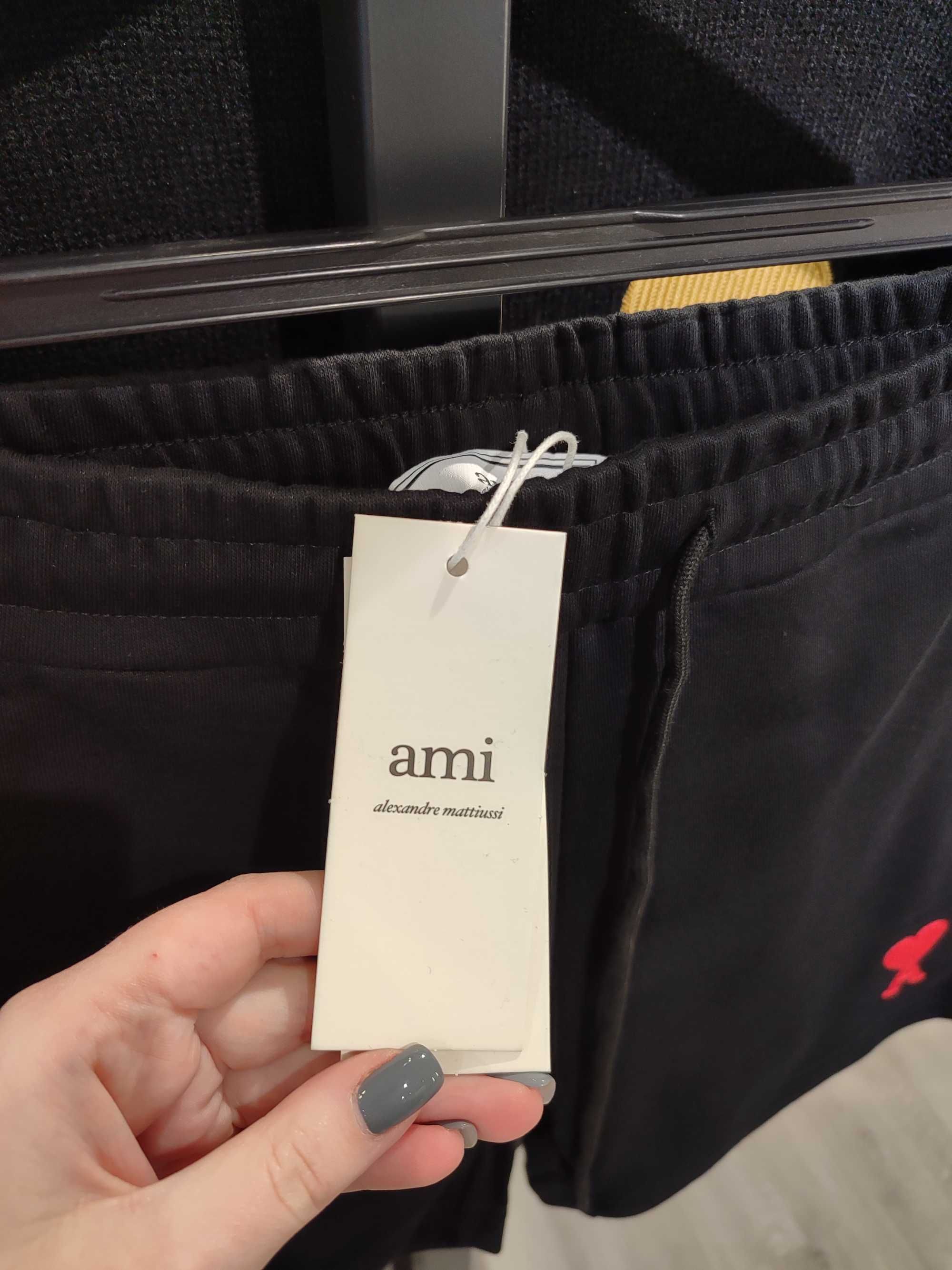 Шорти AMI Paris Cotton Shortened Shorts Black