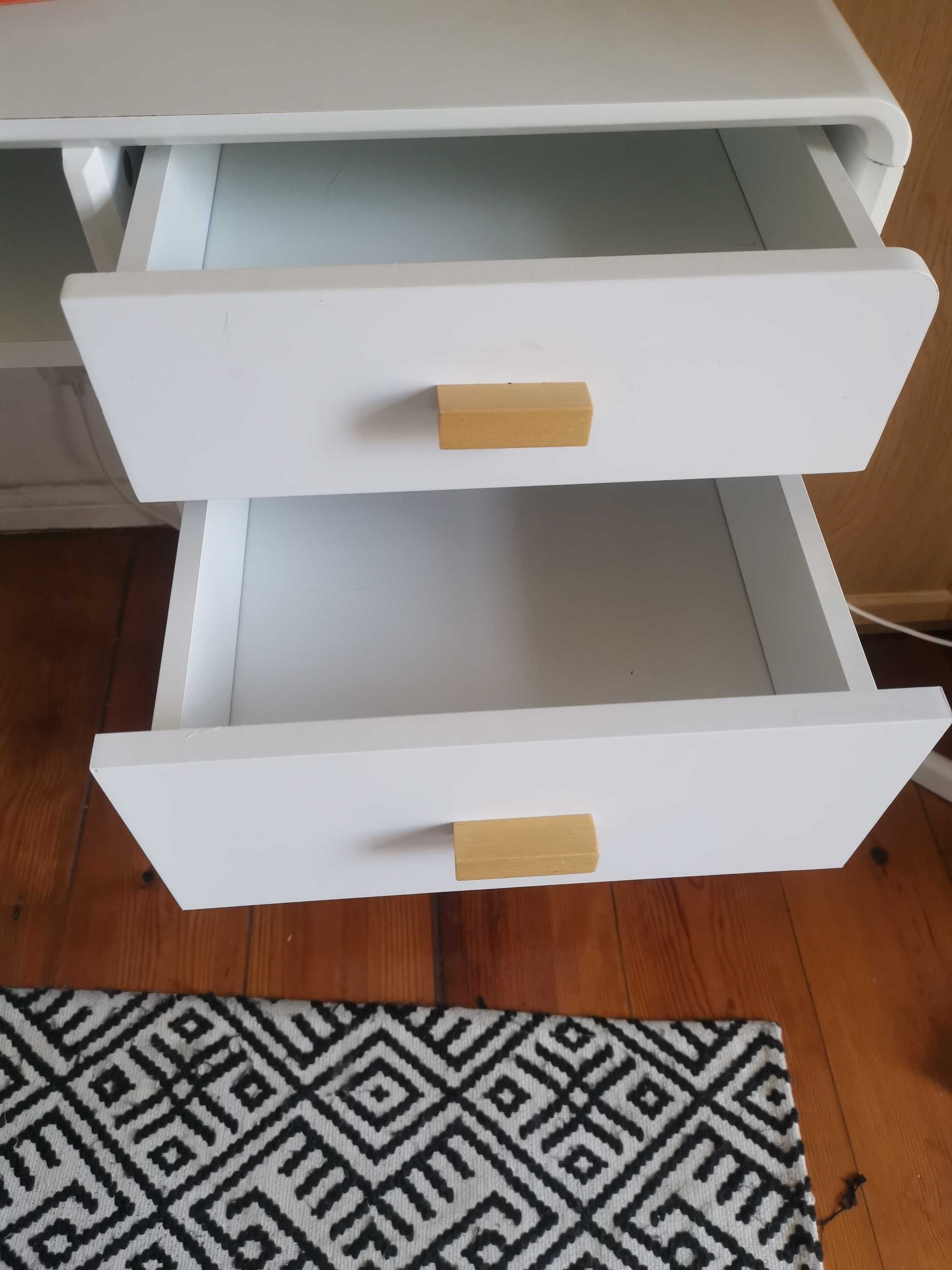 Escritorio branco funcional