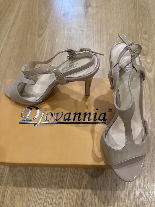 Босоніжи жіночі. Кожа лак, розмір 37. Стан хороший)