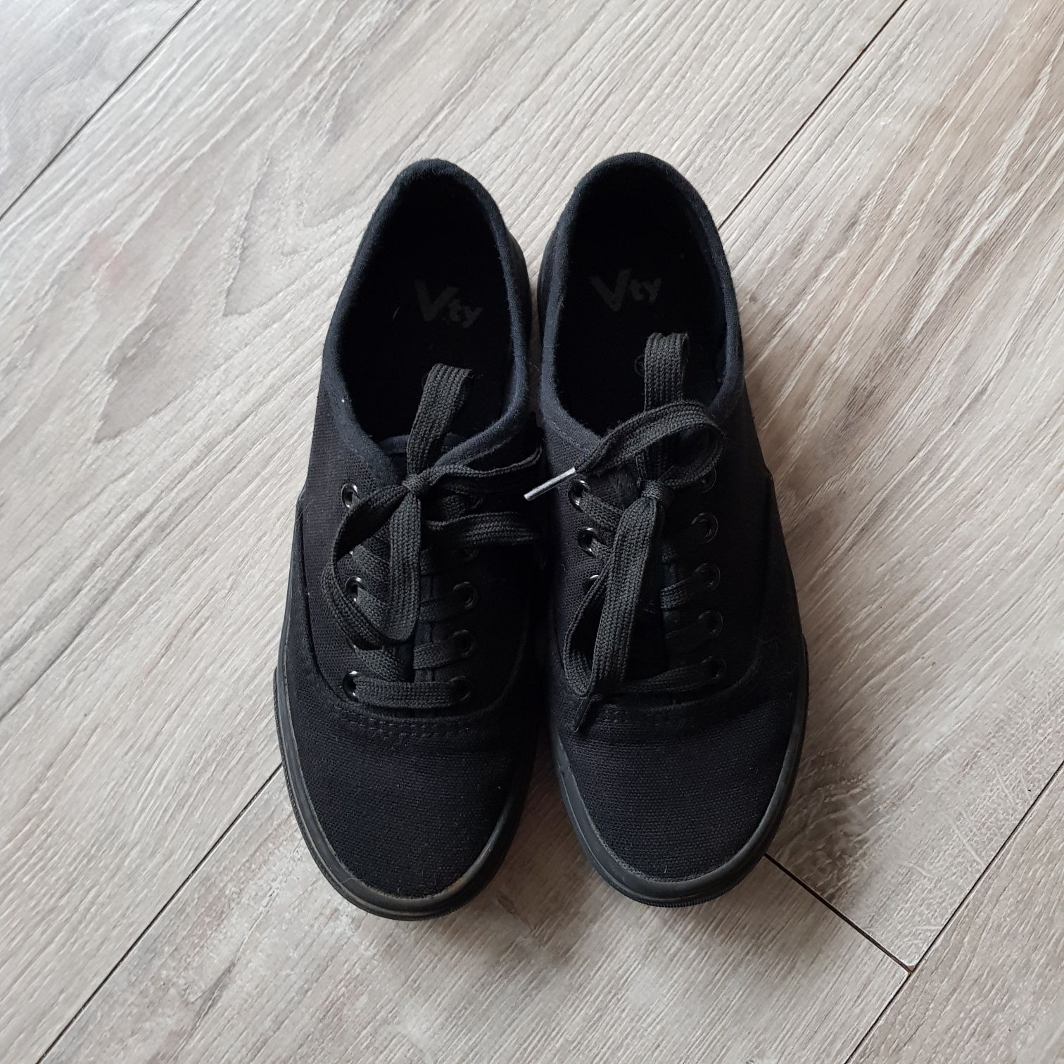 Czarne sznurowane tenisówki  Vty deichmann r 36
59,99 złdeichmann
cena