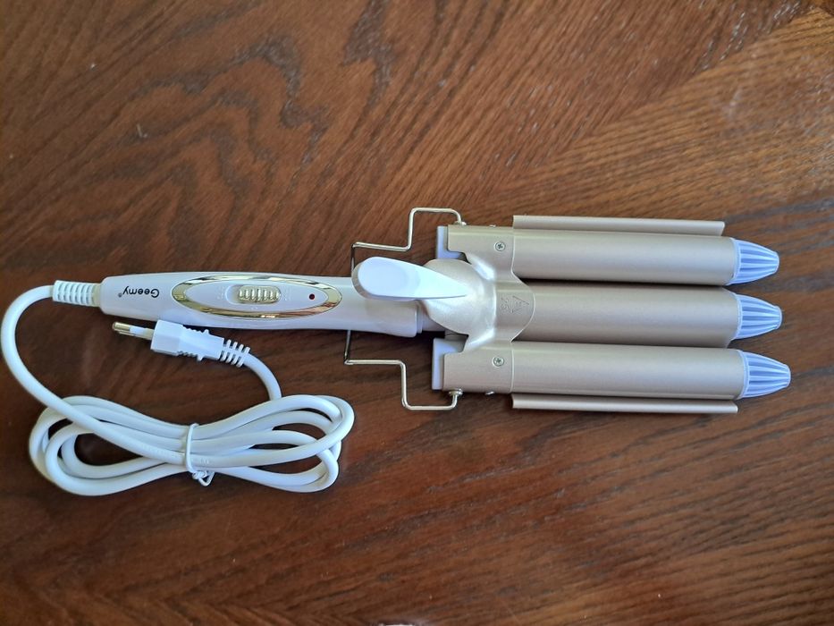 Geeky professional hair curling iron