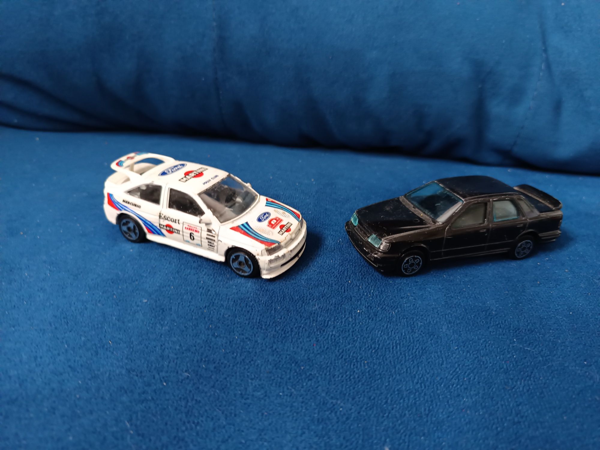 2 stare vintage modele samochodów Ford Sierra i Escort RS Bburago 1:43