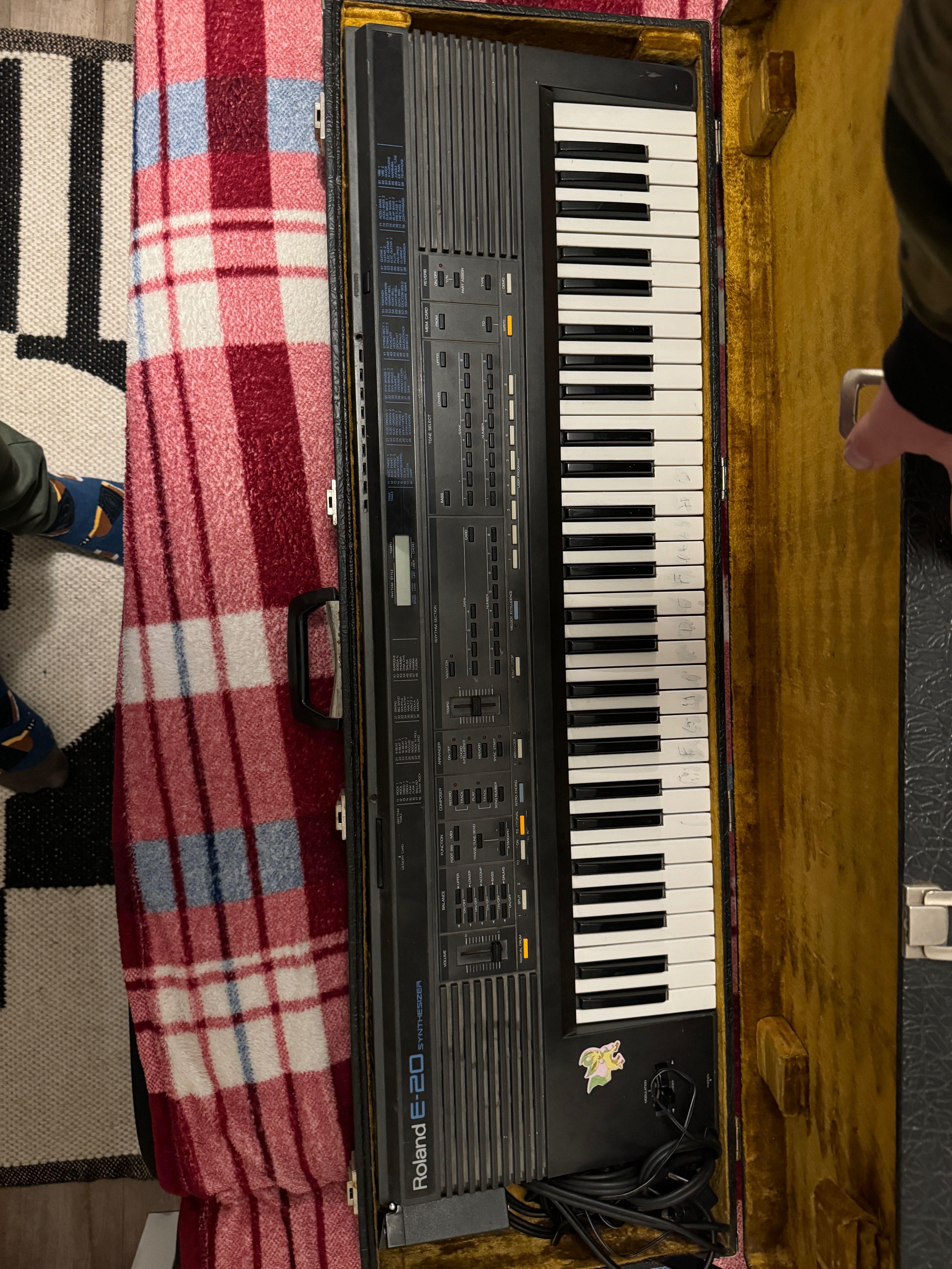 Keyboard Roland E-20