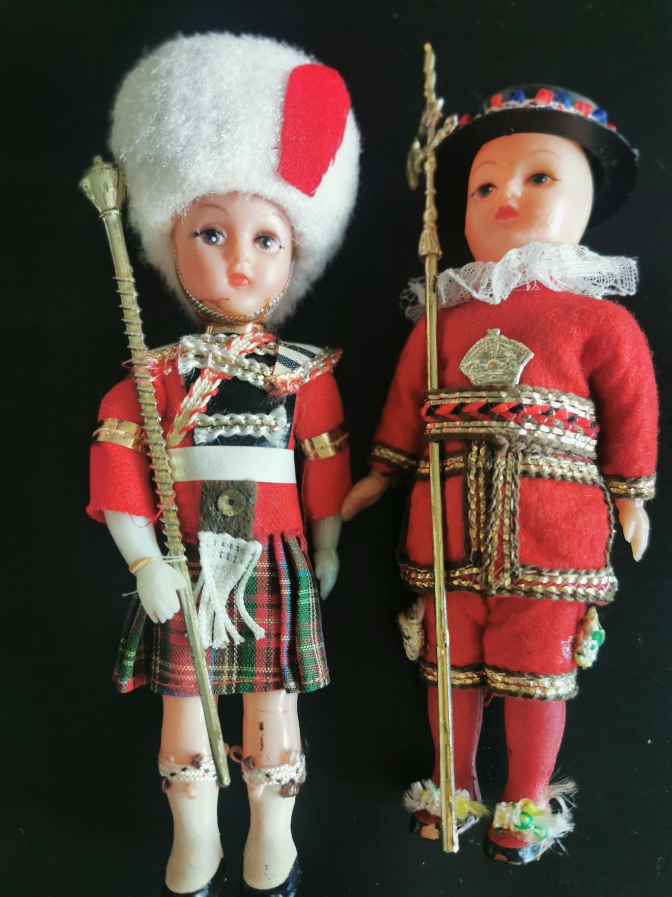 Dwie figurki lalki angielscy żołnierze