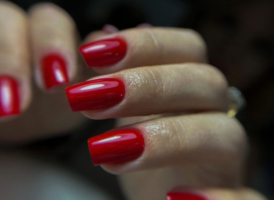 Маникюр, коррекция, наращивания ногтей.