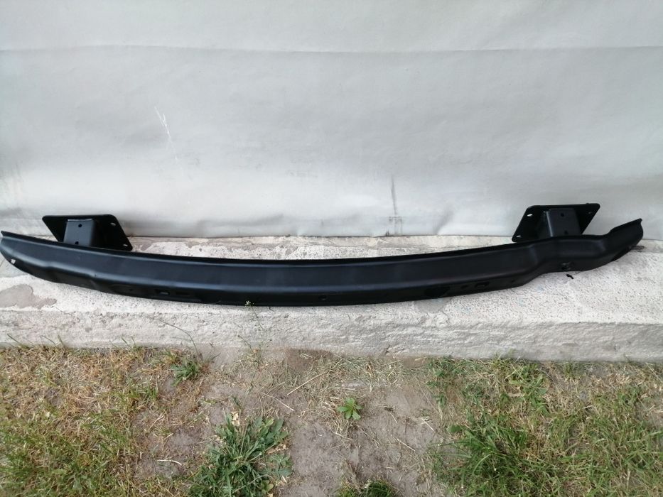 Підсилювач заднього бампера автомобіля Фольксваген Кадді, Туран.