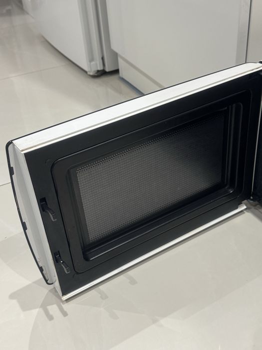 Мікрохвильова піч SAMSUNG ME711KR