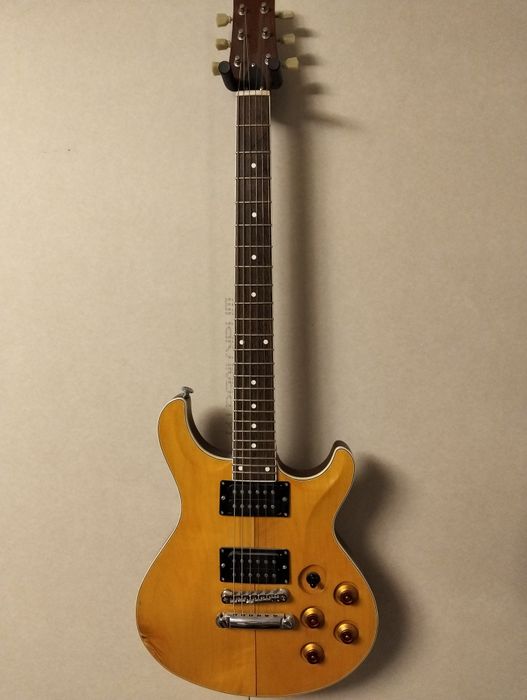 Продам електрогітару