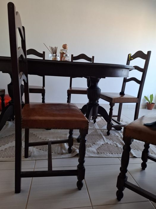 Mesa Extensível com cadeiras