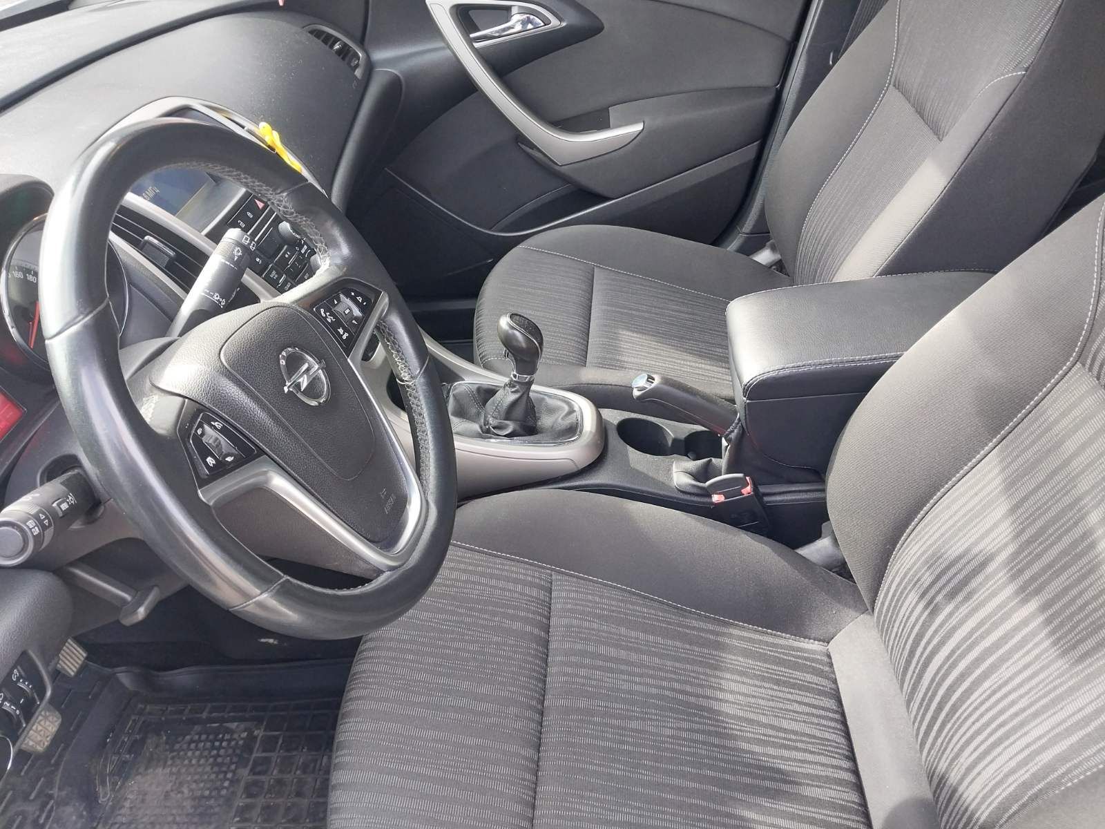 Opel Astra J 2011 р.в