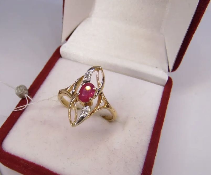 Золотое колечко с рубином