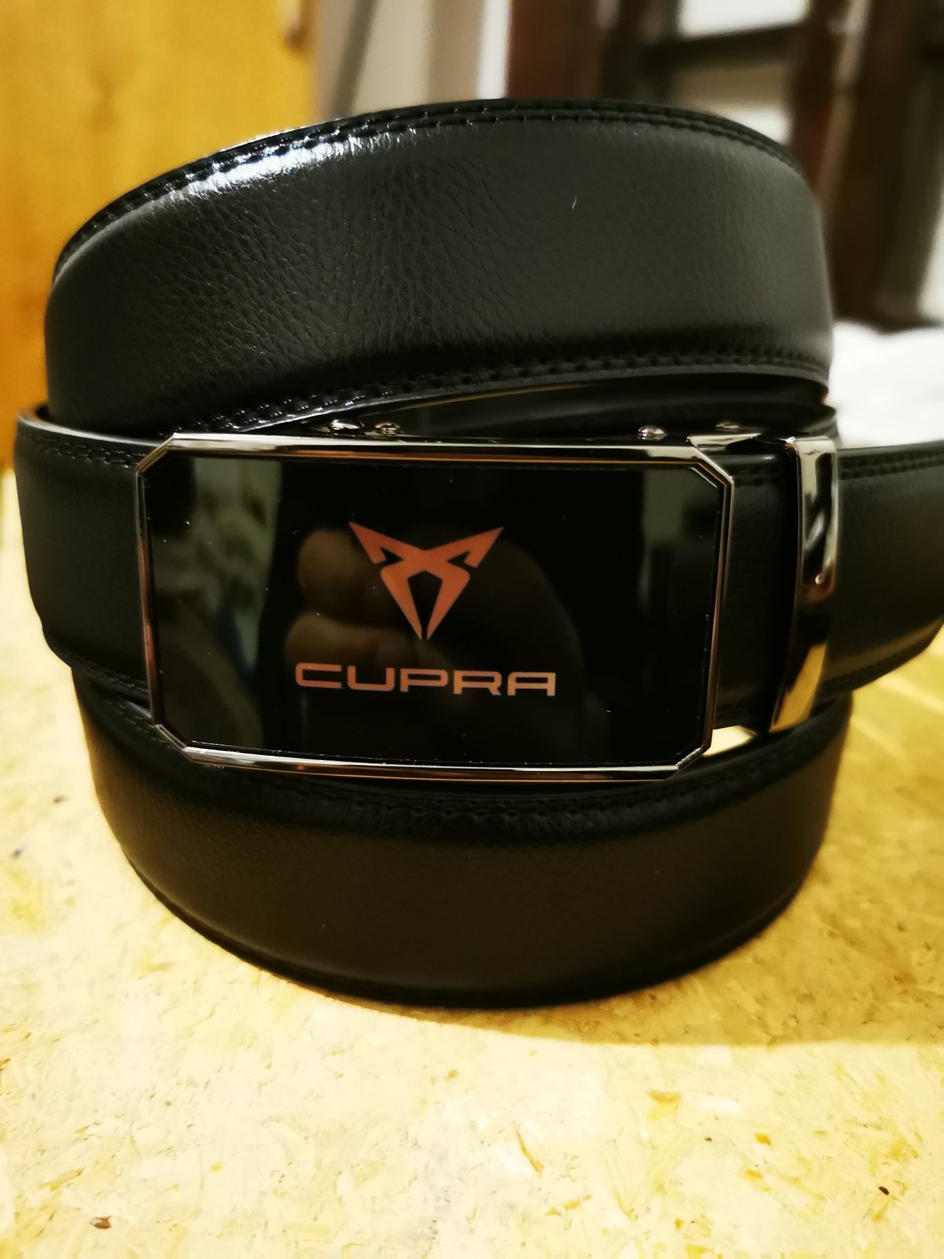 Cinto Cupra e outras marcas