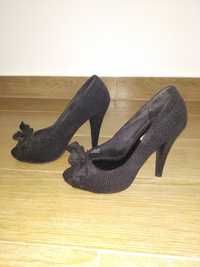 Sapato stiletto Stradivarius