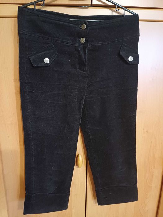 Віддам речі: штани, светрик, шапки