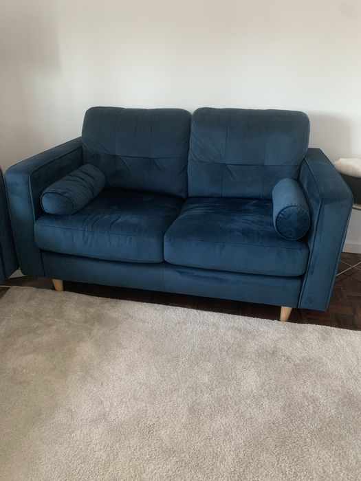 2 sofás veludo azul