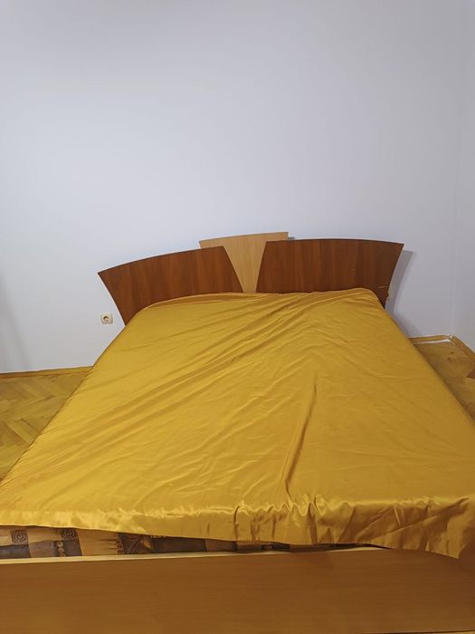 Двоспальне ліжко