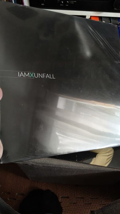 The Black Crowes  
Happiness Bastards
Selado