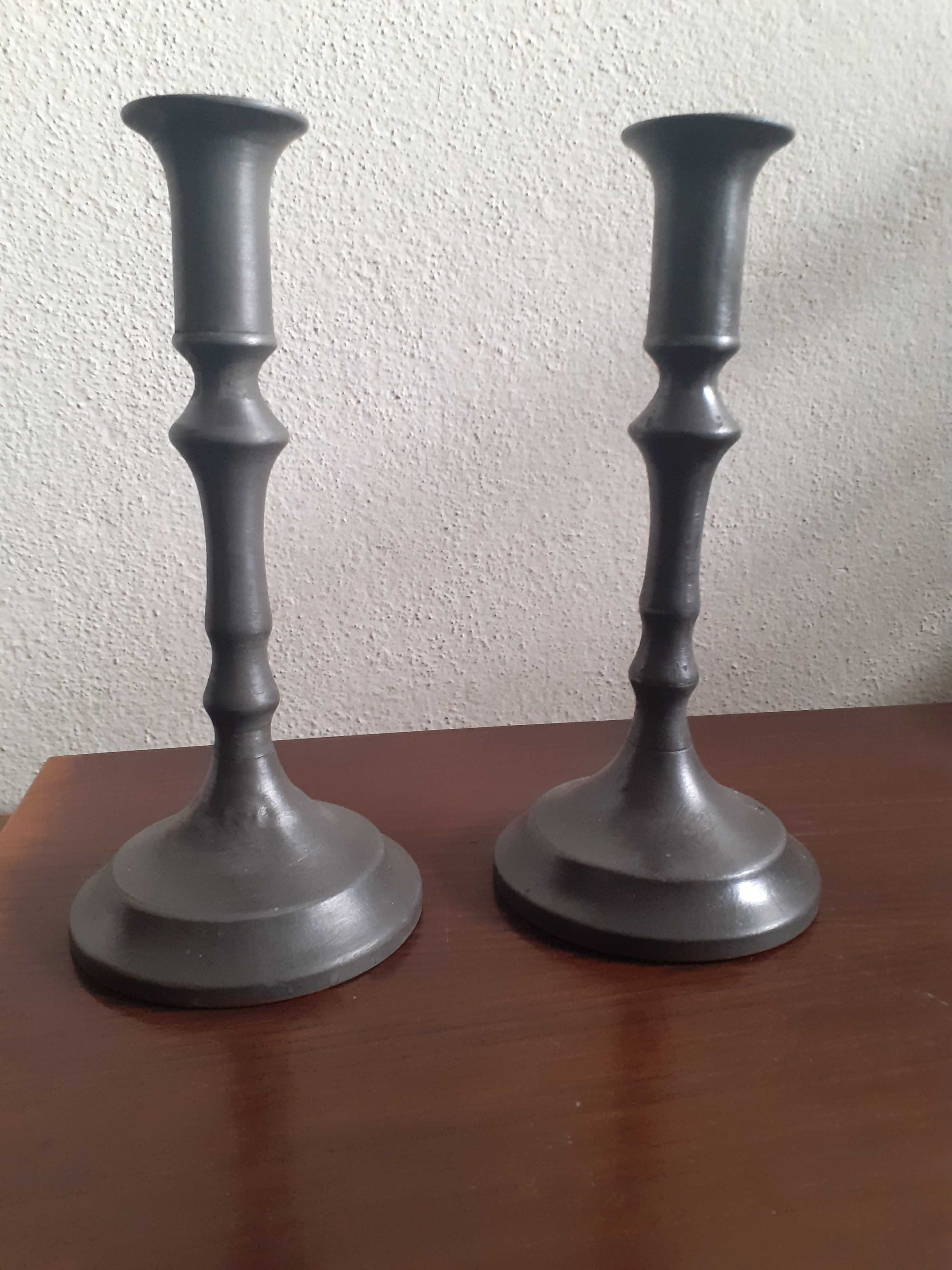 Castiçais em estanho