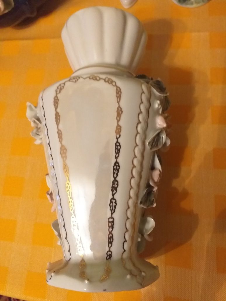 Piekny porcelanowy wazon