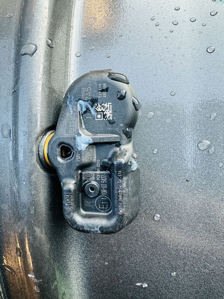 Диски 5/114.3 R17 Toyota 7J ET-39 з датчиками тиску