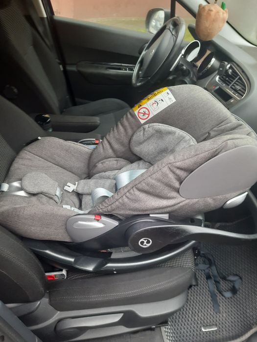 автокрісло Cybex Cloud Q з базою