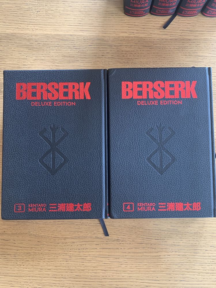 Манга Berserk Deluxe edition 1-9 на англіській