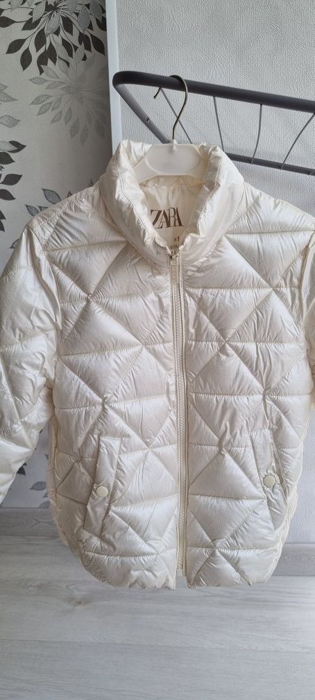Zara курточка для девочки