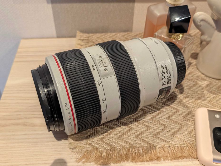 Об'єктив Canon ef 70-300mm  4-5,6 L IS USM