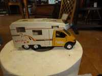 Model VW Caravelle kamper.