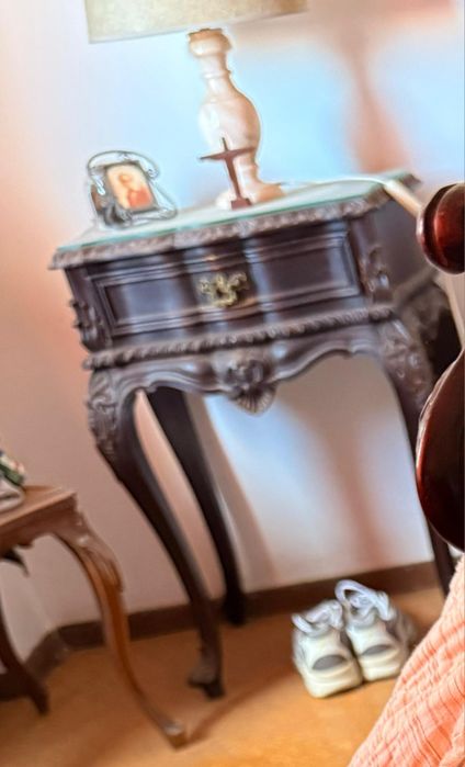 Estrutura de cama + mesas de cabeceira