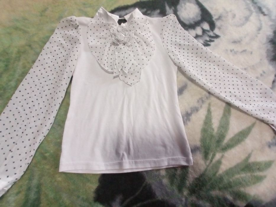 Блузка на другий клас для дівчинки