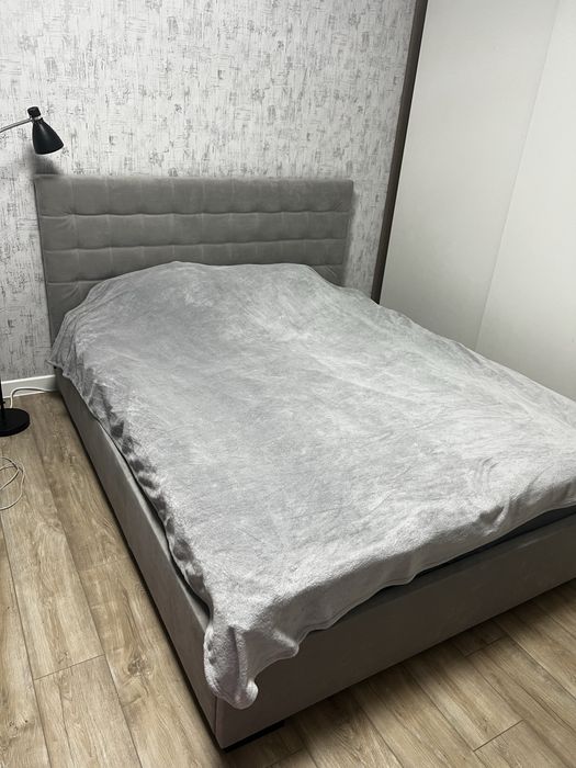 Ліжко з матрацем