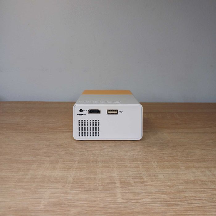 Продам проектор для домашнього кінотеатру