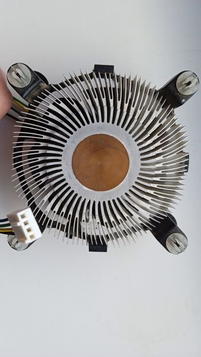 Стандартний Intel куллер з мідною п'яткою