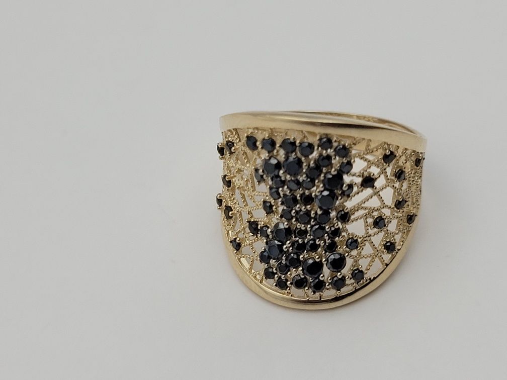 Nowy złoty pierścionek złoto próby 585, cyrkonie czarne rozmiar 17