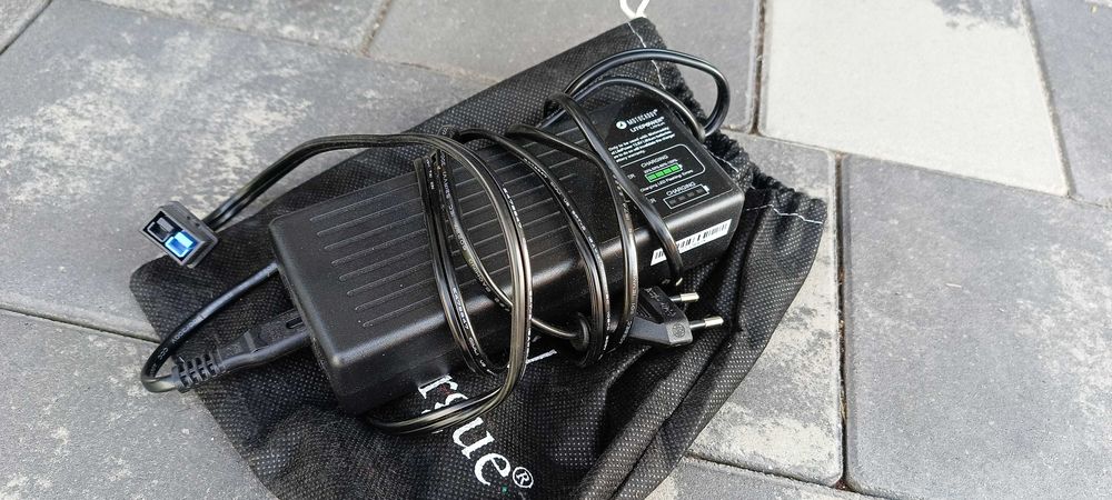 MotoCaddy S1 wózek golfowy elektryczny z baterią i ładowarką do golfa