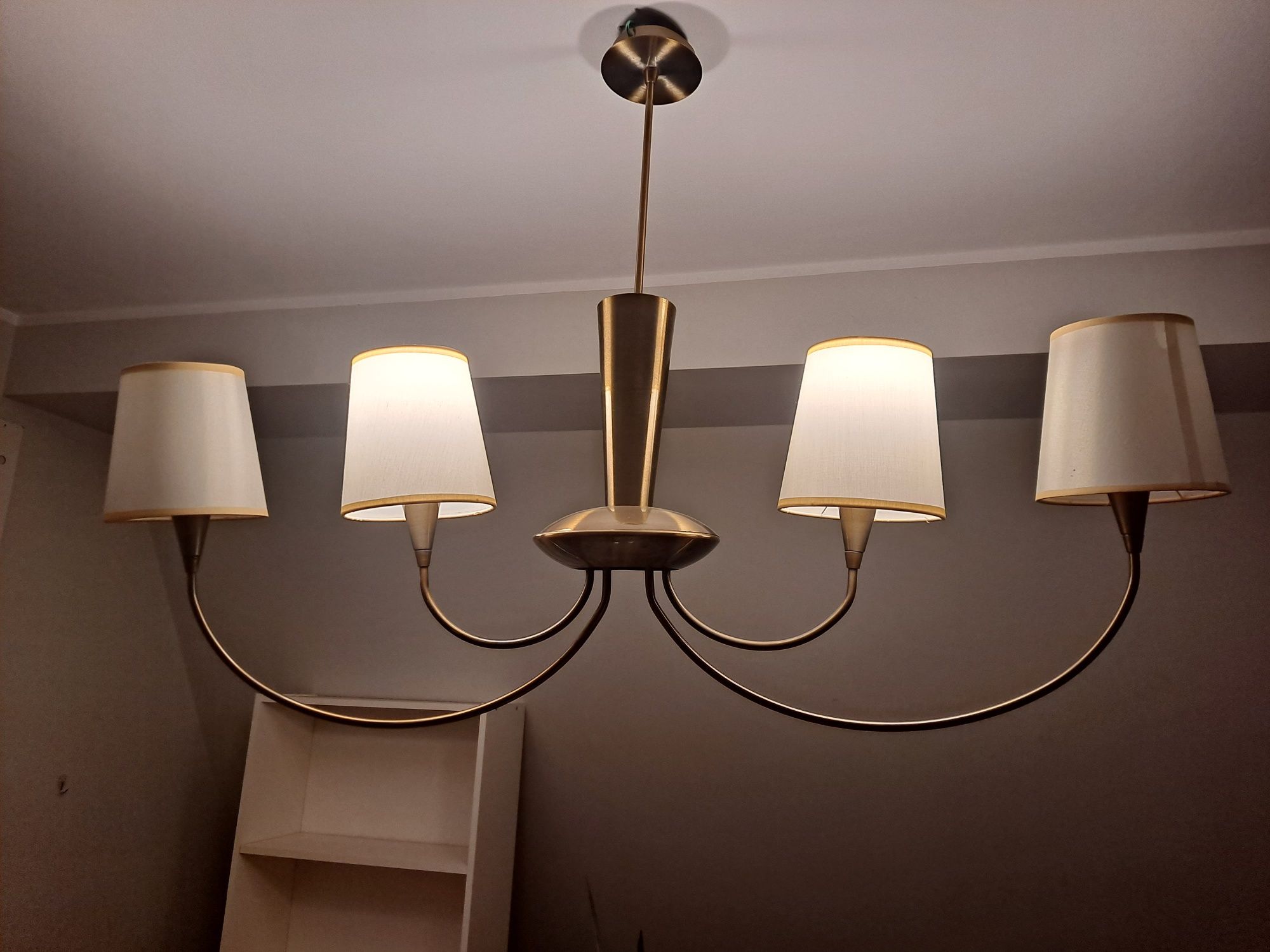 Duża i stylowa lampa
