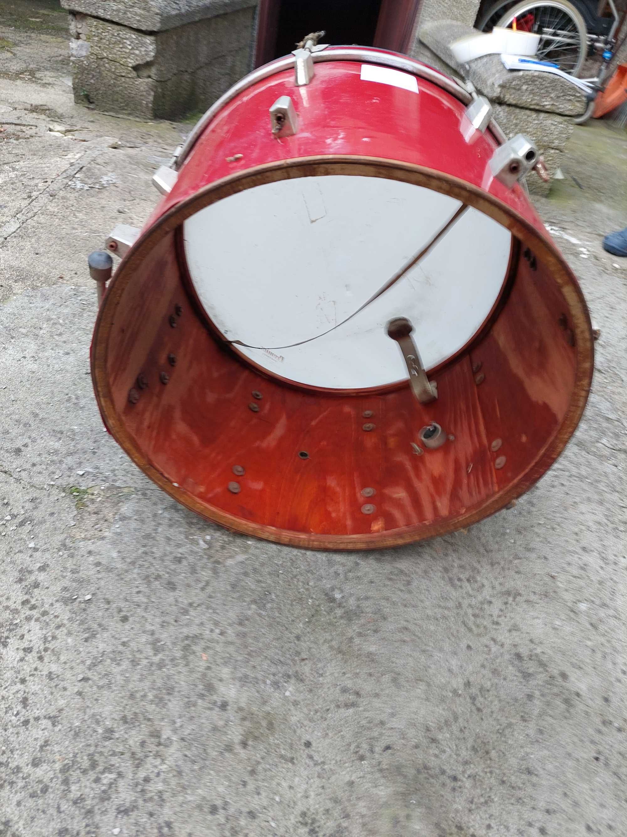 Bęben perkusyjny Polmus z okuciami czerwony