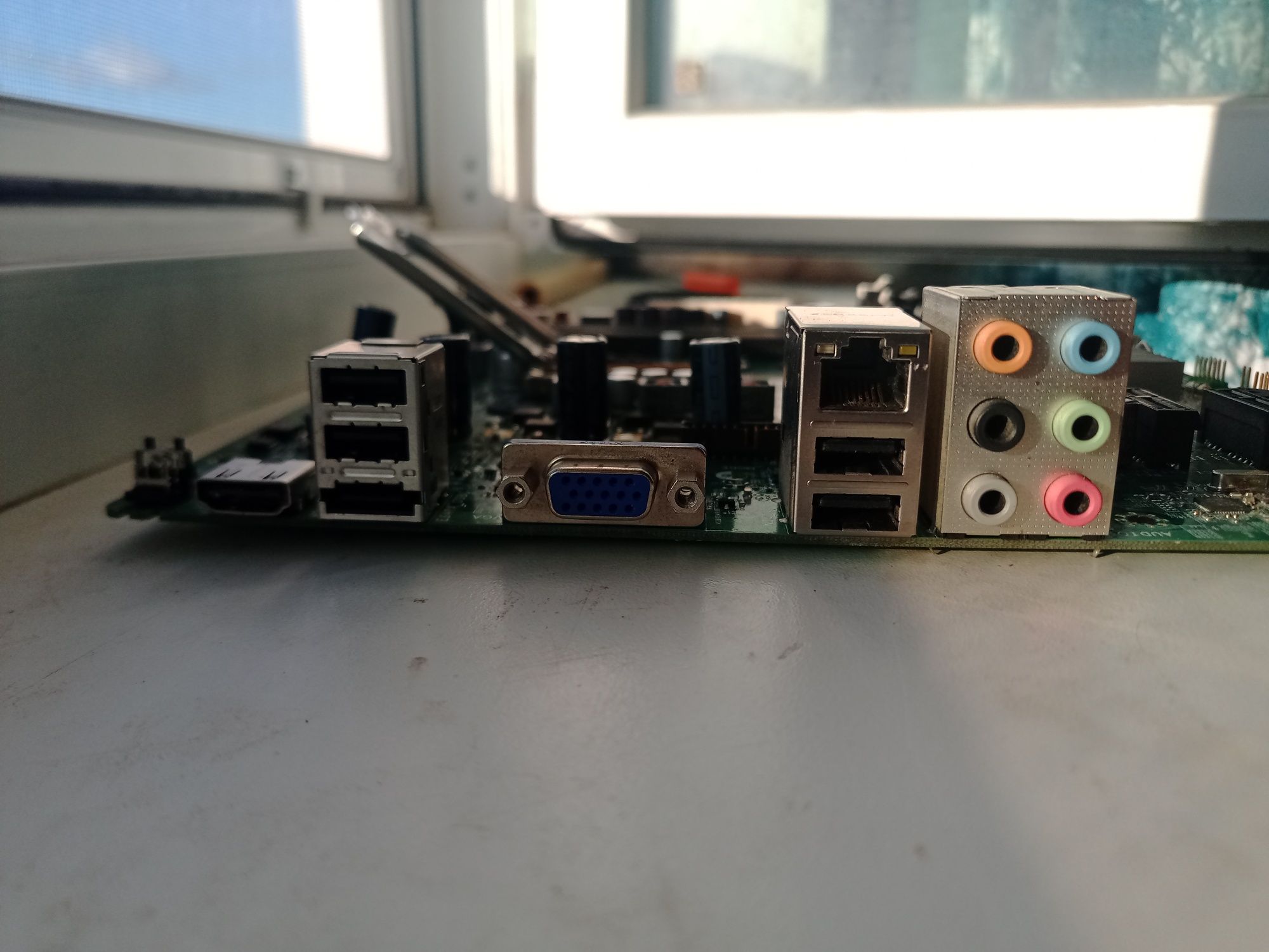 Материнська плата s1155 + 4gb DDR3