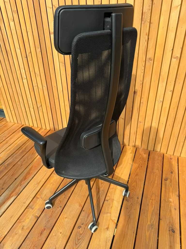Fotel biurowy IKEA JÄRVFJÄLLET, czarna skóra