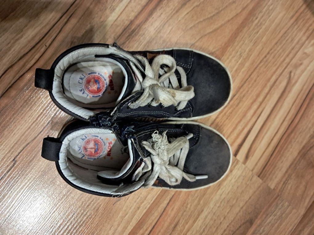 Buty trzewiki Lasocki  rozmiar  26