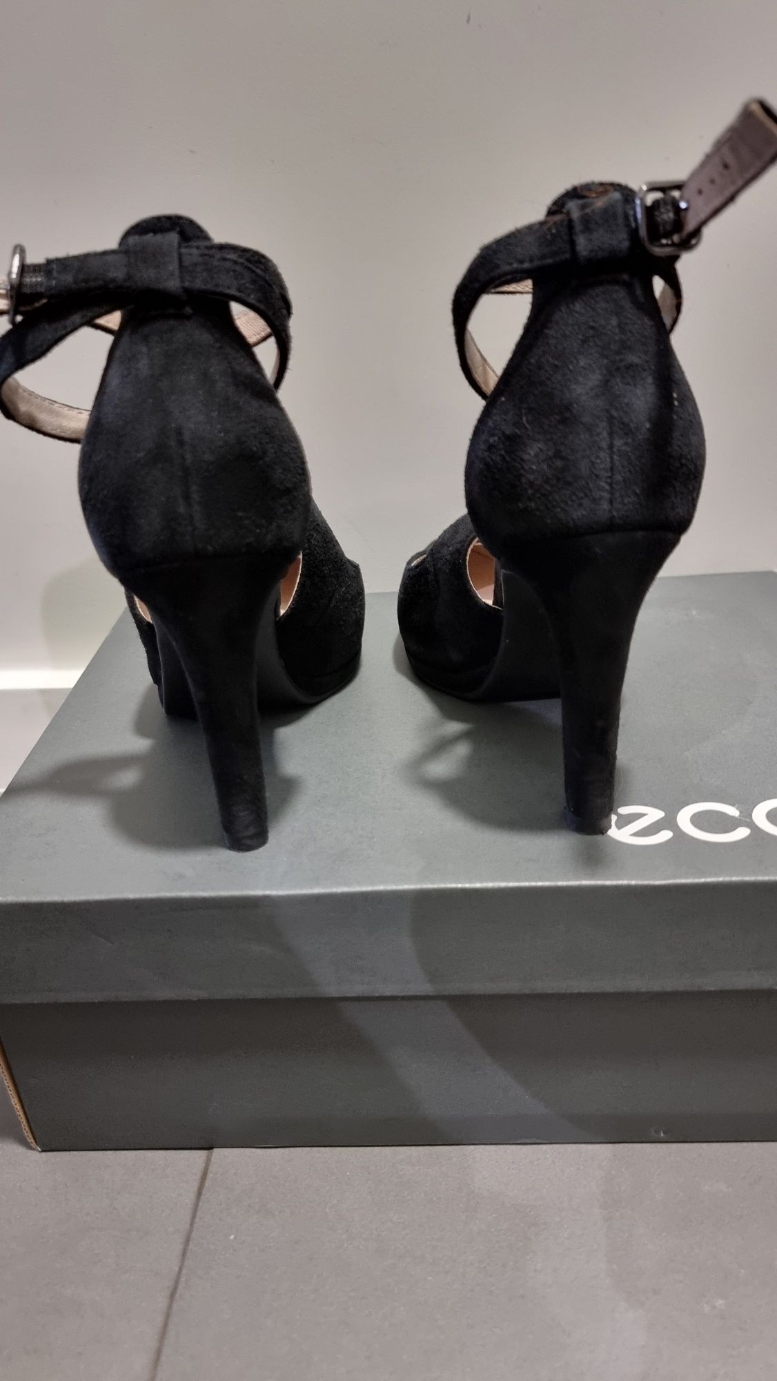 Sapatos Marca ECCO